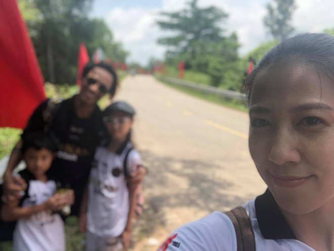 Vợ Phạm Anh Khoa đăng ảnh gia đình hạnh phúc bên nhau cùng status gây chú ý: Trong tâm bão lại bình yên lạ! - Ảnh 1. Vợ Phạm Anh Khoa đăng ảnh gia đình hạnh phúc bên nhau cùng status gây chú ý: 'Trong tâm bão lại bình yên lạ!' 1