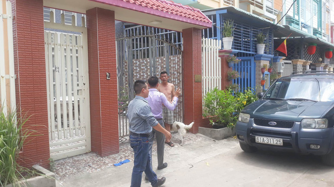 Cụ bà sống lang thang vì bị nhóm người đe dọa, đập phá nhà cửa ở Sài Gòn - Ảnh 2. Cụ bà sống lang thang vì bị nhóm người đe dọa, đập phá nhà cửa ở Sài Gòn 1