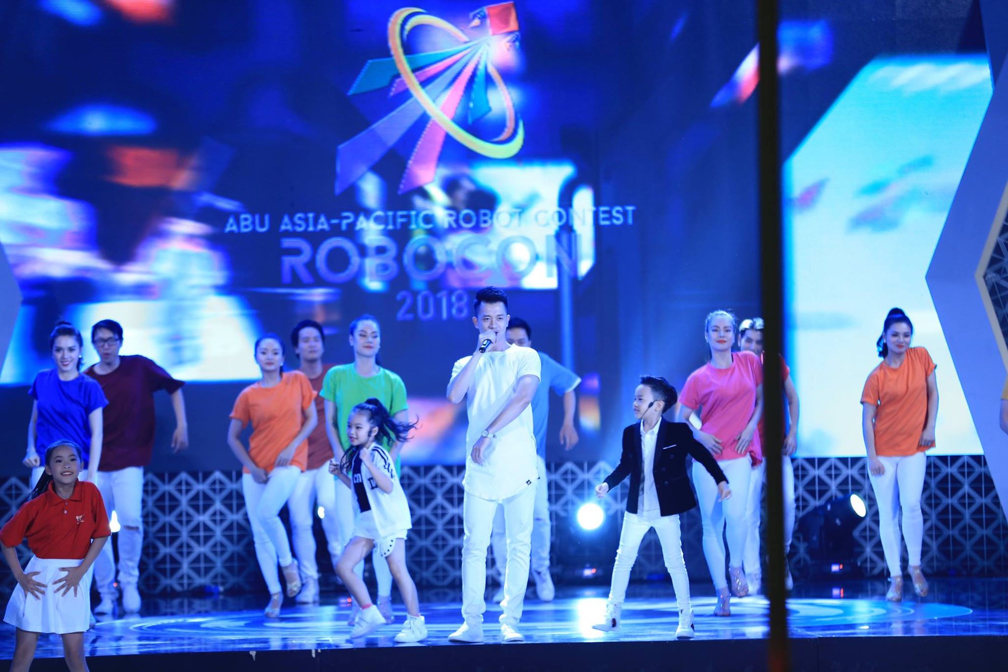 Khai mạc vòng chung kết Robocon 2018: Cả trời ký ức tuổi thơ của thế hệ 8x, 9x bỗng ùa về - Ảnh 9. Khai mạc vòng chung kết Robocon 2018: Cả trời ký ức tuổi thơ của thế hệ 8x, 9x bỗng ùa về 9