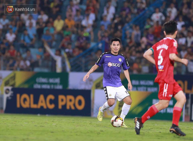 CĐV Hà Nội ném giấy vệ sinh trắng xóa khán đài sân Hàng Đẫy - Ảnh 9. CĐV Hà Nội ném giấy vệ sinh trắng xóa khán đài sân Hàng Đẫy 9