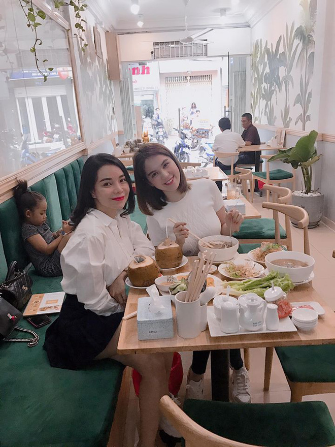 Khối tài sản triệu người mơ ước và sự thay đổi bất ngờ của Ngọc Trinh - Ảnh 6. Khối tài sản triệu người mơ ước và sự thay đổi bất ngờ của Ngọc Trinh 6