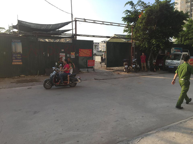 Dân náo loạn vì hai bãi giữ xe ở chung cư bị giải tỏa - Ảnh 4. Dân náo loạn vì hai bãi giữ xe ở chung cư bị giải tỏa 4