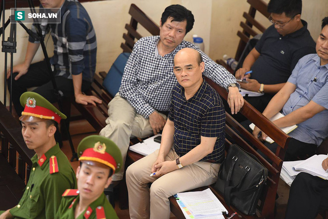 Nóng: Vụ trưởng của Bộ Y tế ký văn bản sửa câu hỏi của cơ quan điều tra đã đến tòa - Ảnh 3. Nóng: Vụ trưởng của Bộ Y tế ký văn bản 'sửa câu hỏi của cơ quan điều tra' đã đến tòa 4