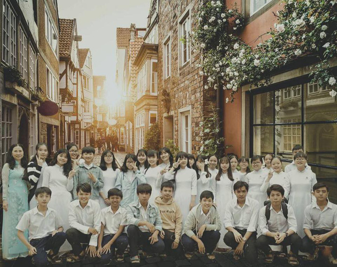 Choáng với kỷ yếu “nắm tay nhau đi khắp thế gian” của học sinh Cần Thơ - Ảnh 14. Choáng với kỷ yếu “nắm tay nhau đi khắp thế gian” của học sinh Cần Thơ 14