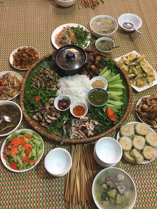 Đăng ảnh mâm cao cỗ đầy tự nấu để hỏi chị em rằng mình đủ tiêu chuẩn lấy chồng chưa, cô gái nhận được lời khuyên bất ngờ - Ảnh 3. Đăng ảnh mâm cao cỗ đầy tự nấu để hỏi chị em rằng mình đủ tiêu chuẩn lấy chồng chưa, cô gái nhận được lời khuyên bất ngờ 5
