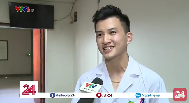 Hội mê trai đẹp náo loạn với anh chàng điều dưỡng điển trai trong chương trình thời sự VTV - Ảnh 1. Hội mê trai đẹp 'náo loạn' với anh chàng điều dưỡng điển trai trong chương trình thời sự VTV 1