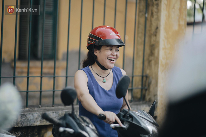 Ngày đầu tiên tuyển sinh lớp 10 tại Hà Nội: Học sinh và phụ huynh căng thẳng vì kỳ thi được đánh giá khó hơn cả thi đại học - Ảnh 26. Ngày đầu tiên tuyển sinh lớp 10 tại Hà Nội: Học sinh và phụ huynh căng thẳng vì kỳ thi được đánh giá khó hơn cả thi đại học 30