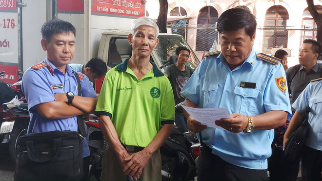 Ông Đoàn Ngọc Hải chỉ đạo cưỡng chế, người dân sống trong chung cư cũ rưng rưng nước mắt vì... tiếc của - Ảnh 2. Ông Đoàn Ngọc Hải chỉ đạo cưỡng chế, người dân sống trong chung cư cũ rưng rưng nước mắt vì... tiếc của 3