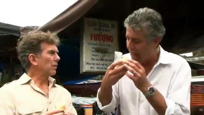 Những hình ảnh đáng nhớ của đầu bếp Anthony Bourdain trong hành trình khám phá ẩm thực Việt Nam - Ảnh 7. Những hình ảnh đáng nhớ của đầu bếp Anthony Bourdain trong hành trình khám phá ẩm thực Việt Nam 6