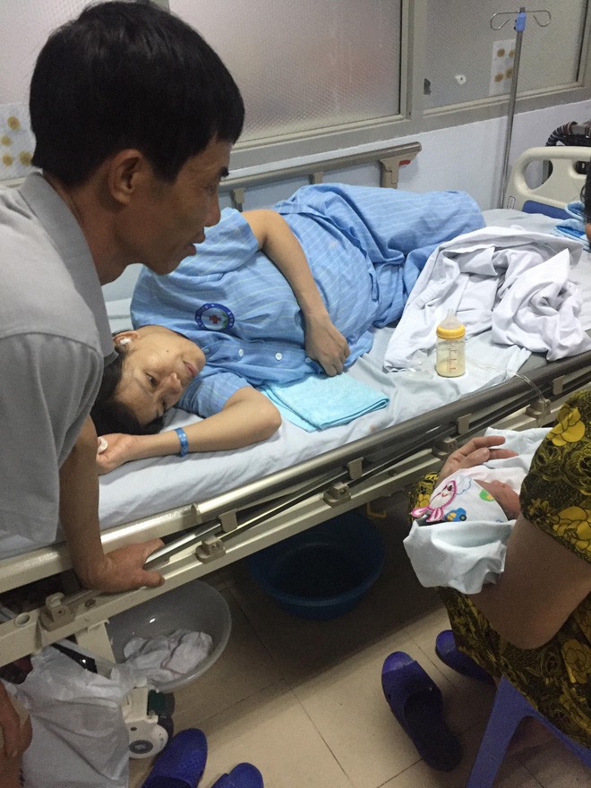 Bức ảnh cha ôm con đầu lòng sau 10 năm đợi chờ và chuyện chưa kể về hành trình chạy chữa miệt mài của cặp vợ chồng hiếm muộn - Ảnh 2. Bức ảnh cha ôm con đầu lòng sau 10 năm đợi chờ và chuyện chưa kể về hành trình chạy chữa miệt mài của cặp vợ chồng hiếm muộn 2