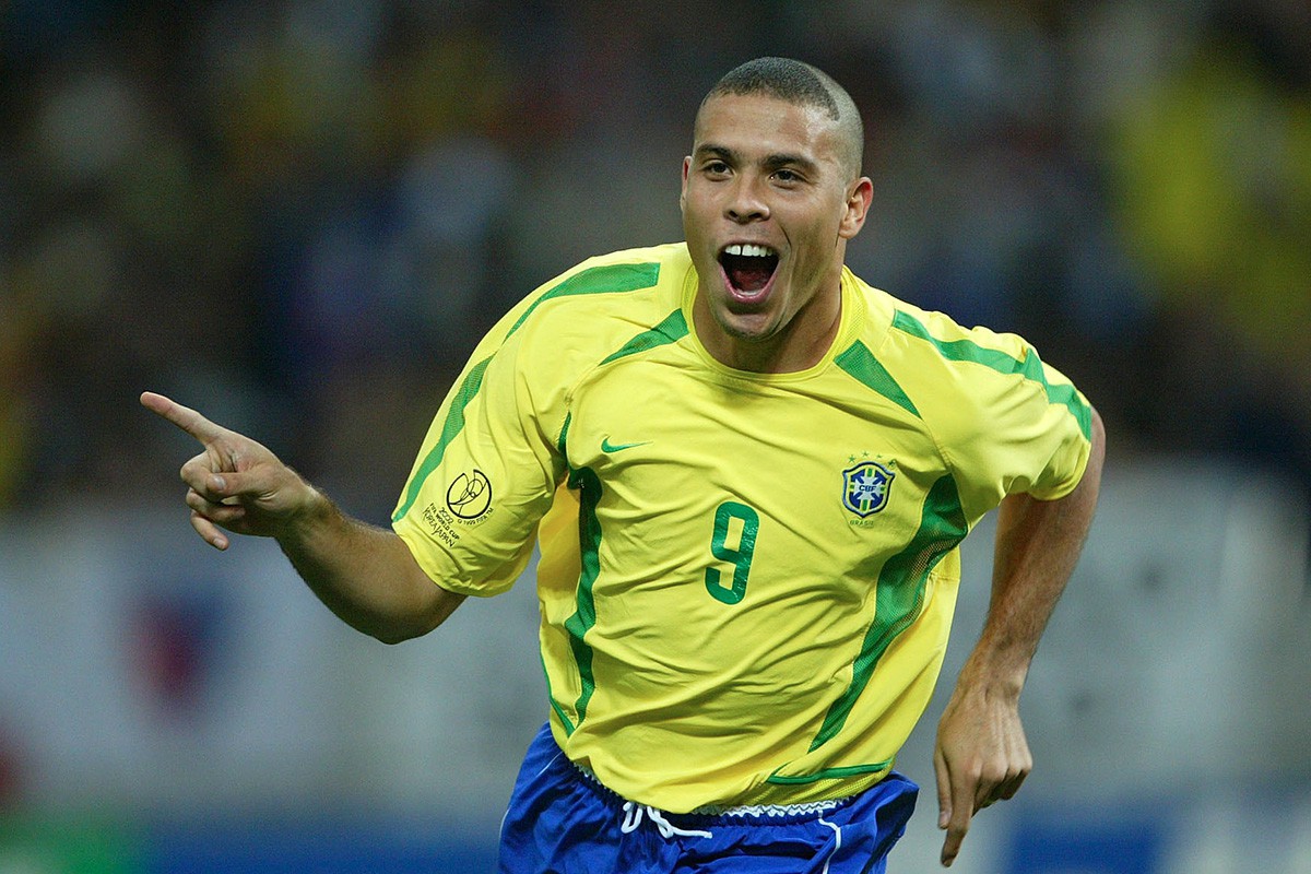 Nhìn Ronaldo xuất hiện trong lễ khai mạc World Cup 2018, đám 8x, 9x đời đầu mới chua chát nhận ra mình đã già lắm rồi - Ảnh 2. Nhìn Ronaldo xuất hiện trong lễ khai mạc World Cup 2018, đám 8x, 9x đời đầu mới 'chua chát' nhận ra mình đã già lắm rồi 2