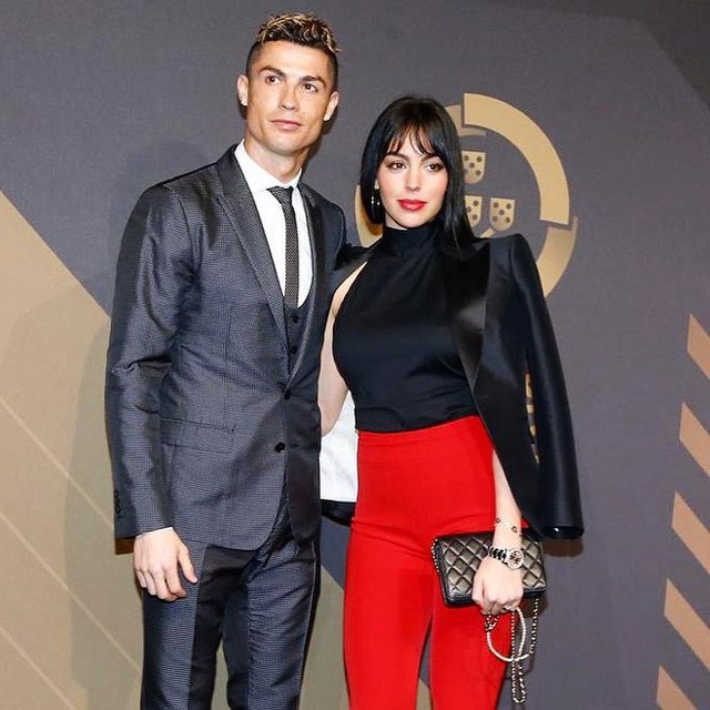 Nhan sắc bốc lửa của cô bạn gái được Ronaldo yêu thương, chiều chuộng - Ảnh 16. Nhan sắc bốc lửa của cô bạn gái được Ronaldo yêu thương, chiều chuộng 15