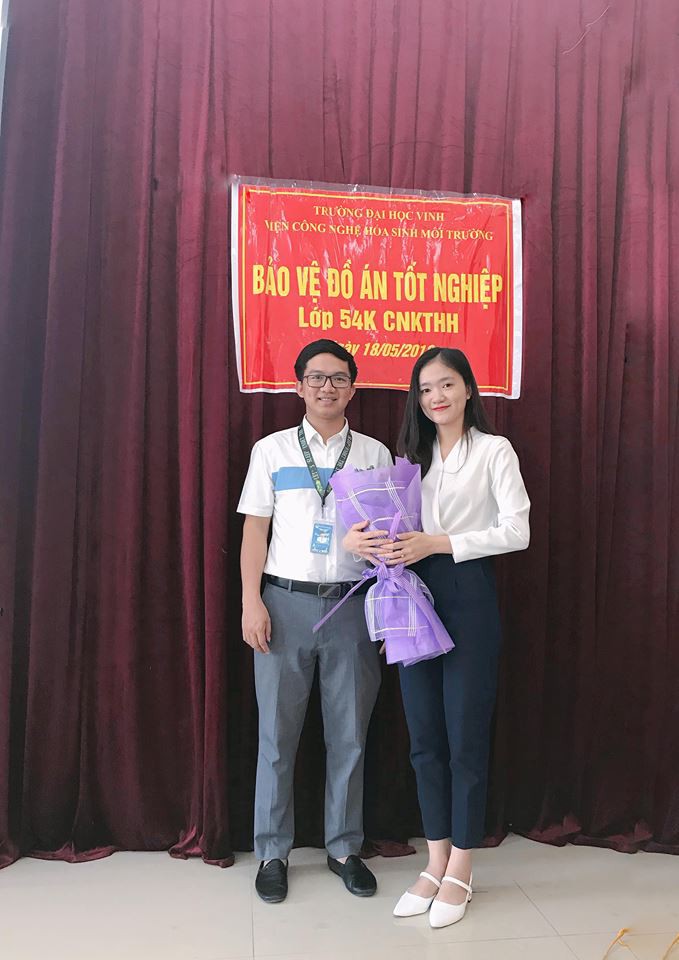 Nữ sinh viên bất ngờ được thầy giáo quỳ gối cầu hôn trong lễ trao bằng tốt nghiệp - Ảnh 7. Nữ sinh viên bất ngờ được thầy giáo quỳ gối cầu hôn trong lễ trao bằng tốt nghiệp 6