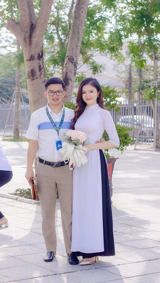 Nữ sinh viên bất ngờ được thầy giáo quỳ gối cầu hôn trong lễ trao bằng tốt nghiệp - Ảnh 8. Nữ sinh viên bất ngờ được thầy giáo quỳ gối cầu hôn trong lễ trao bằng tốt nghiệp 7