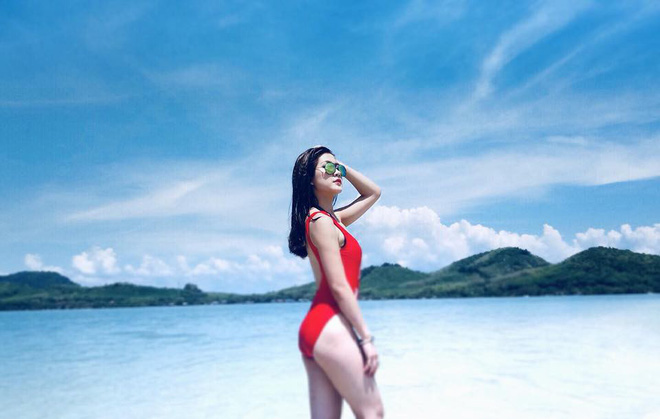 Cận cảnh vẻ nóng bỏng của MC mặc bikini dẫn World Cup gây xôn xao 6 Cận cảnh vẻ nóng bỏng của MC mặc bikini dẫn World Cup gây xôn xao 6