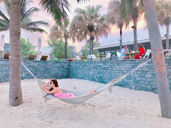 Cận cảnh vẻ nóng bỏng của MC mặc bikini dẫn World Cup gây xôn xao 4 Cận cảnh vẻ nóng bỏng của MC mặc bikini dẫn World Cup gây xôn xao 4