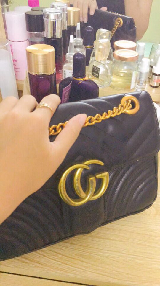 Vụ cô gái chờ bạn trai suốt đêm ngoài đường rồi bất ngờ bỏ lại đồ đạc đi mất: Nhân vật chính đã lên tiếng - Ảnh 4. Vụ cô gái chờ bạn trai suốt đêm ngoài đường rồi bất ngờ bỏ lại đồ đạc đi mất: Nhân vật chính đã lên tiếng 4