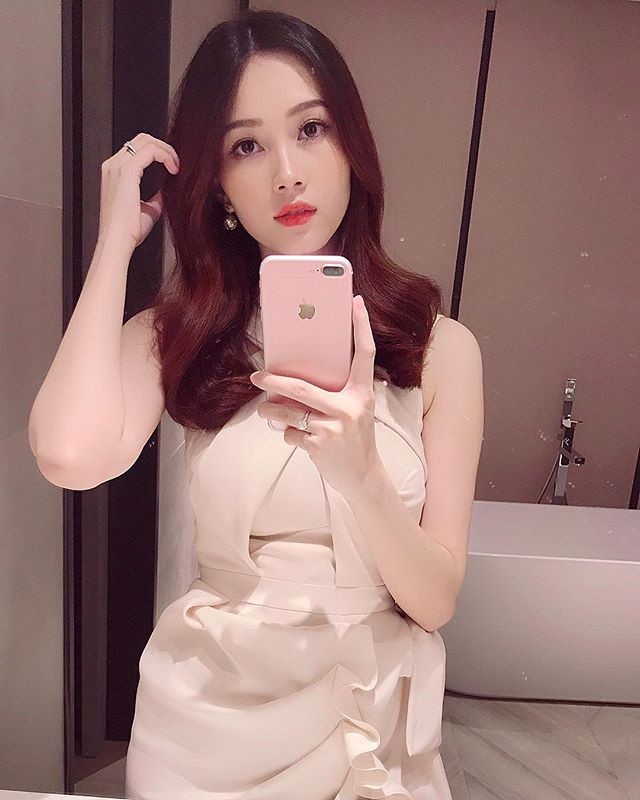 Hoa hậu Đặng Thu Thảo khoe ảnh nhan sắc mặn tiết lộ ảnh do chính tay chồng chụp - Ảnh 2. Hoa hậu Đặng Thu Thảo khoe vóc dáng thon gọn, tiết lộ ảnh do chính ông xã chụp 2