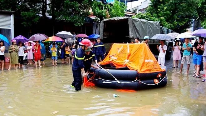 Hà Giang: Do mưa lũ lớn, lực lượng chức năng được huy động toàn lực để giúp thí sinh tới điểm thi THPT an toàn - Ảnh 9. Hà Giang: Do mưa lũ lớn, lực lượng chức năng được huy động toàn lực để giúp thí sinh tới điểm thi THPT an toàn 9
