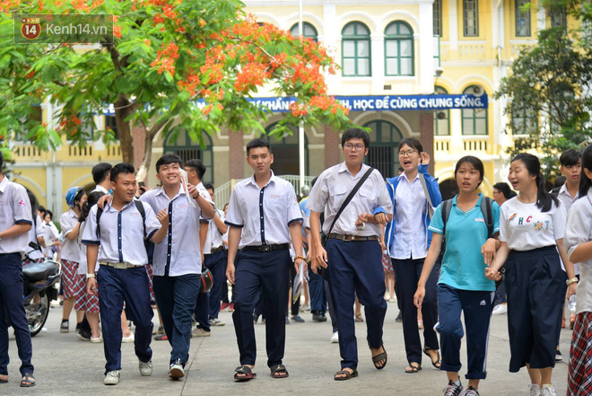 Đề Toán THPT Quốc gia: Đề thi vừa dài, vừa khó, nhiều thí sinh không làm được bài - Ảnh 9. Đề Toán THPT Quốc gia: Đề thi vừa dài, vừa khó, nhiều thí sinh không làm được bài 9