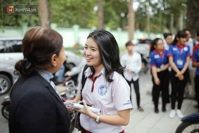 Thi cử căng thẳng là thế mà các nữ sinh Việt vẫn xinh xắn và rạng ngời trong nắng hè! - Ảnh 2. Thi cử căng thẳng là thế mà các nữ sinh Việt vẫn xinh xắn và rạng ngời trong nắng hè! 2
