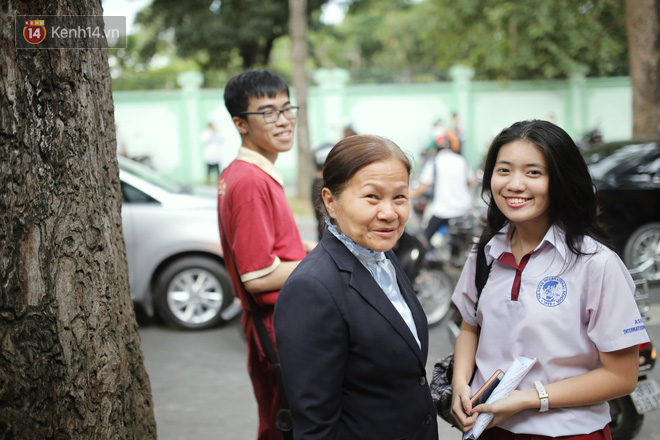 Ngày thi thứ 1: Vẫn có thí sinh mang điện thoại vào phòng, 44 thí sinh bị đình chỉ thi - Ảnh 3. Ngày thi thứ 1: Vẫn có thí sinh mang điện thoại vào phòng, 44 thí sinh bị đình chỉ thi 3