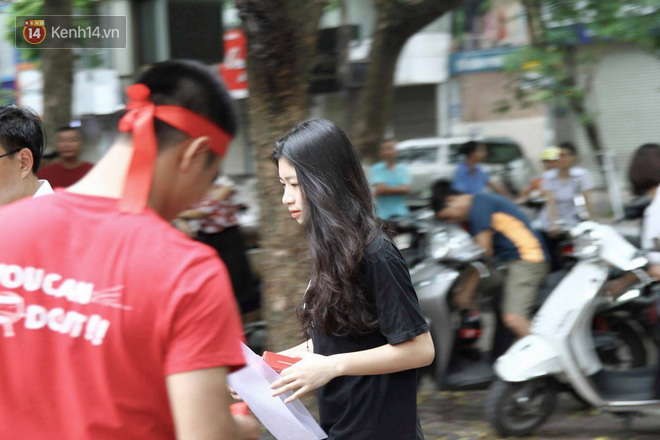 Thi cử căng thẳng là thế mà các nữ sinh Việt vẫn xinh xắn và rạng ngời trong nắng hè! - Ảnh 7. Thi cử căng thẳng là thế mà các nữ sinh Việt vẫn xinh xắn và rạng ngời trong nắng hè! 7