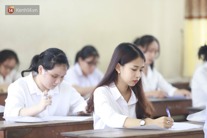 Thi cử căng thẳng là thế mà các nữ sinh Việt vẫn xinh xắn và rạng ngời trong nắng hè! - Ảnh 6. Thi cử căng thẳng là thế mà các nữ sinh Việt vẫn xinh xắn và rạng ngời trong nắng hè! 6