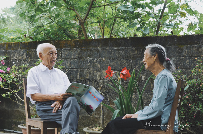 Bộ ảnh ông chải tóc, đọc thơ cho bà được chia sẻ nhiều nhất trong vòng 24 giờ và những tiết lộ phía sau - Ảnh 14. Bộ ảnh ông chải tóc, đọc thơ cho bà được chia sẻ nhiều nhất trong vòng 24 giờ và những tiết lộ phía sau 14