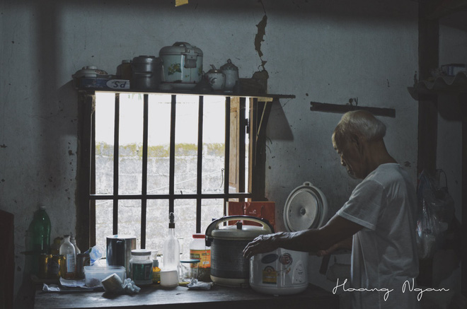 Bộ ảnh ông chải tóc, đọc thơ cho bà được chia sẻ nhiều nhất trong vòng 24 giờ và những tiết lộ phía sau - Ảnh 15. Bộ ảnh ông chải tóc, đọc thơ cho bà được chia sẻ nhiều nhất trong vòng 24 giờ và những tiết lộ phía sau 15