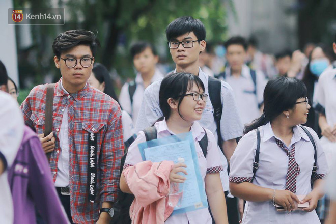 Nhiều thí sinh bị điểm 0 môn Ngữ Văn THPT Quốc gia vì làm thơ than thở về thân phận mình trong phòng thi - Ảnh 4. Nhiều thí sinh bị điểm 0 môn Ngữ Văn THPT Quốc gia vì làm thơ than thở về thân phận mình trong phòng thi 4