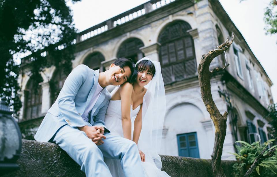 Ảnh cưới đơn giản nhưng vẫn khiến người xem lịm tim vì cô dâu và chú rể quá tình - Ảnh 11. Ảnh cưới đơn giản nhưng vẫn khiến người xem 'lịm tim' vì cô dâu và chú rể quá 'tình' 12