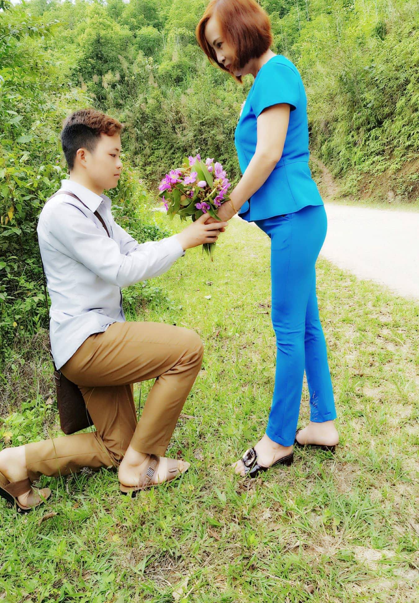Chuyện tình chấn động MXH: Thanh niên 26 tuổi ngày nào cũng tới spa dưỡng da để cưa đổ bà chủ 61 tuổi - Ảnh 2. Chuyện tình chấn động MXH: Thanh niên 26 tuổi ngày nào cũng tới spa dưỡng da để cưa đổ bà chủ 61 tuổi 2