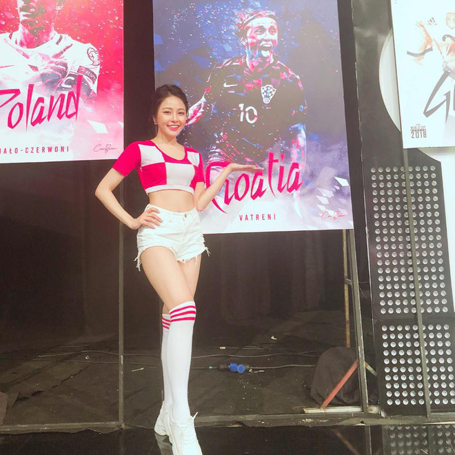 Dung nhan nóng bỏng của hot girl World Cup vừa có màn tỏ tình gây sốt với Pew Pew - Ảnh 7. Dung nhan nóng bỏng của 'hot girl World Cup' vừa có màn tỏ tình gây sốt với Pew Pew 7