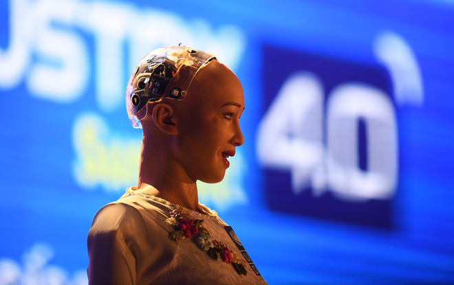 Sáng nay, công dân robot Sophia mặc áo dài nói chuyện về 4.0 ở Việt Nam 5