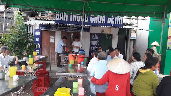 Chủ tiệm thuốc tây chết trong nhà với vết thương dài ở đầu gối - Ảnh 1. Chủ tiệm thuốc tây chết trong nhà với vết thương dài ở đầu gối 1