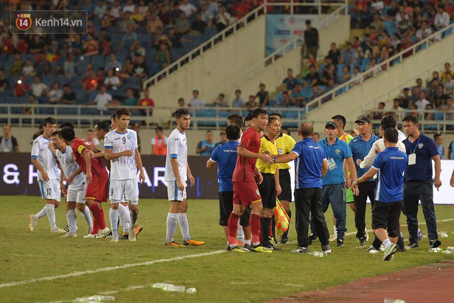 Hình ảnh đẹp, đầy xúc động của U23 Việt Nam sau khi lên ngôi giải Tứ hùng - Ảnh 10. Hình ảnh đẹp, đầy xúc động của U23 Việt Nam sau khi lên ngôi giải Tứ hùng 9