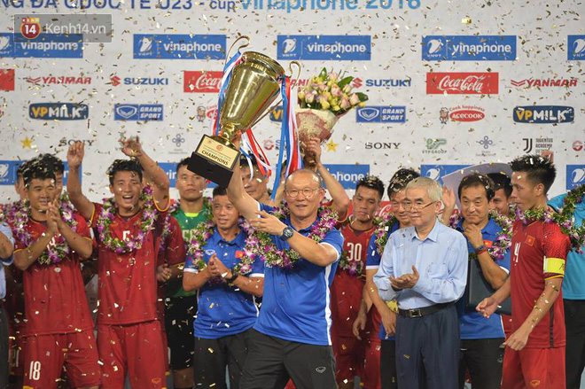 Hình ảnh đẹp, đầy xúc động của U23 Việt Nam sau khi lên ngôi giải Tứ hùng 4