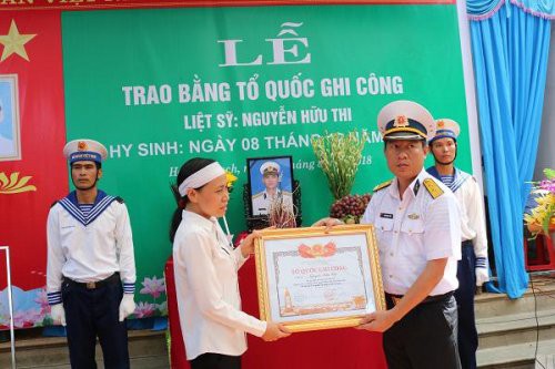 Lễ truy điệu người lính tàu ngầm Kilo Việt Nam đầu tiên hy sinh: Nước mắt vợ trẻ, con thơ 1