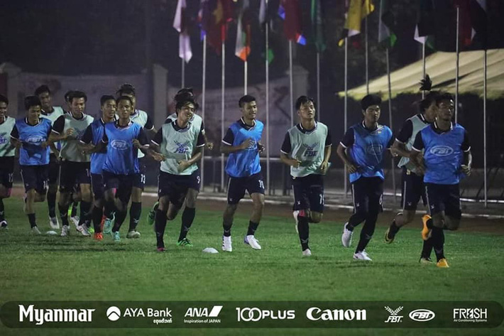 Tất cả các đội đều có sân tập đẹp, hà cớ gì U23 Việt Nam phải 'đi cày mặt ruộng'? 5