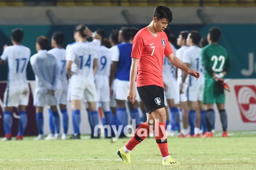 Thua trận cay đắng, HLV U23 Hàn Quốc đổ lỗi cho... nắng nóng - Ảnh 1. Thua trận cay đắng, HLV U23 Hàn Quốc đổ lỗi cho... nắng nóng 2