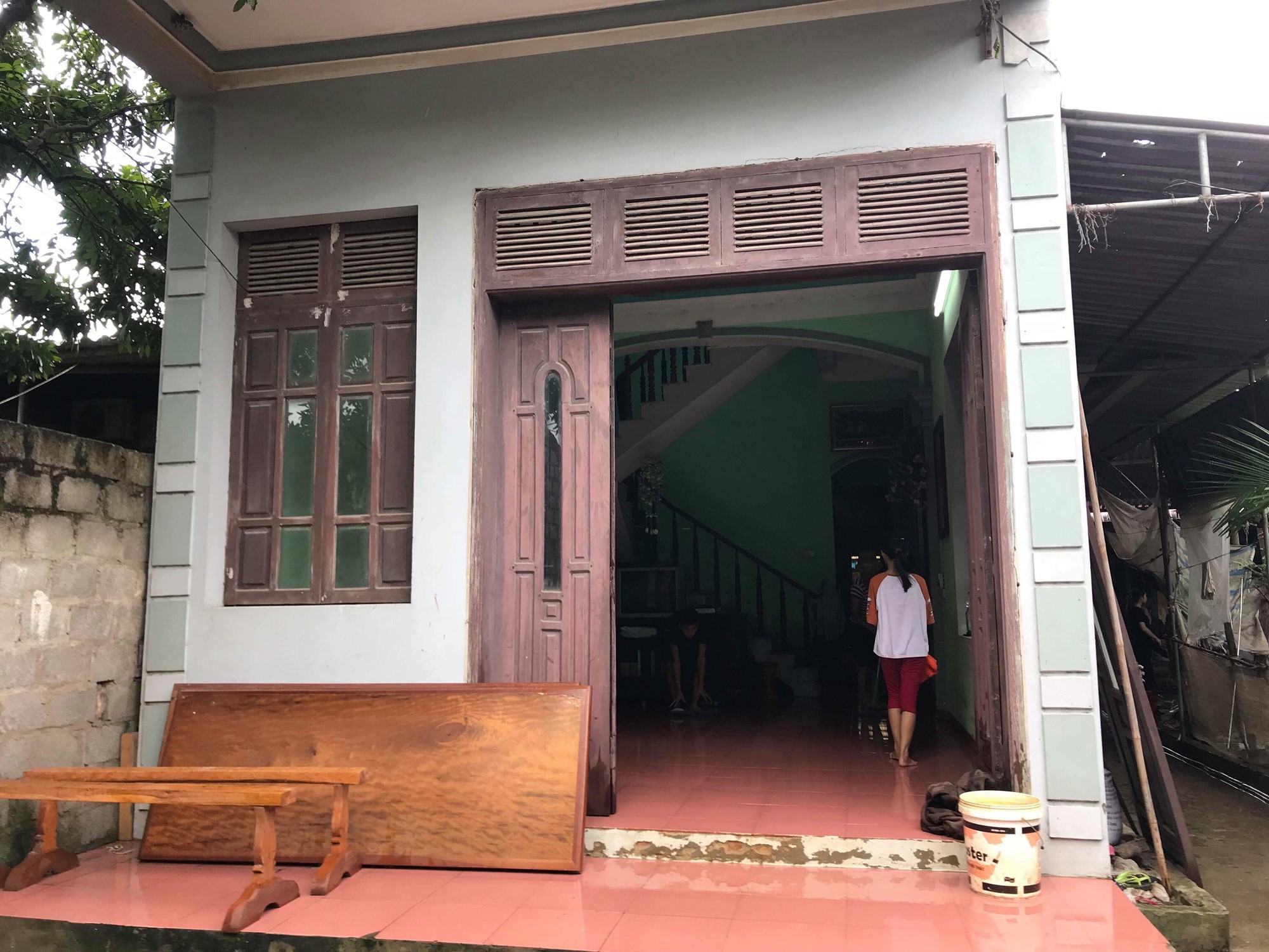 Vụ đôi vợ chồng ở Hưng Yên bị sát hại trong đêm: Hung thủ ra tay khi các nạn nhân cùng 2 con nhỏ ngủ ở tầng 1 của căn nhà - Ảnh 1. Vụ 2 vợ chồng ở Hưng Yên bị sát hại: Hãi hùng lời kể của nhân chứng 1