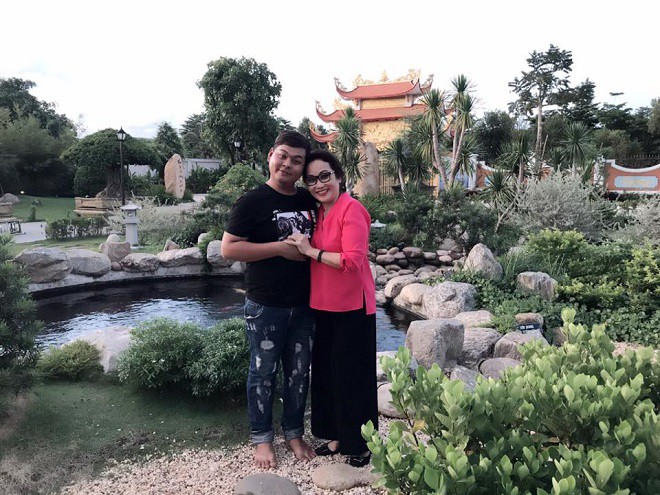 Chuyện về người trông giữ đền thờ Tổ nghiệp cho nghệ sĩ Hoài Linh - Ảnh 2. Chuyện về người trông giữ đền thờ Tổ nghiệp cho nghệ sĩ Hoài Linh 2