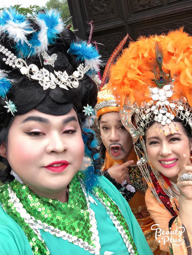 Chuyện về người trông giữ đền thờ Tổ nghiệp cho nghệ sĩ Hoài Linh - Ảnh 4. Chuyện về người trông giữ đền thờ Tổ nghiệp cho nghệ sĩ Hoài Linh 4