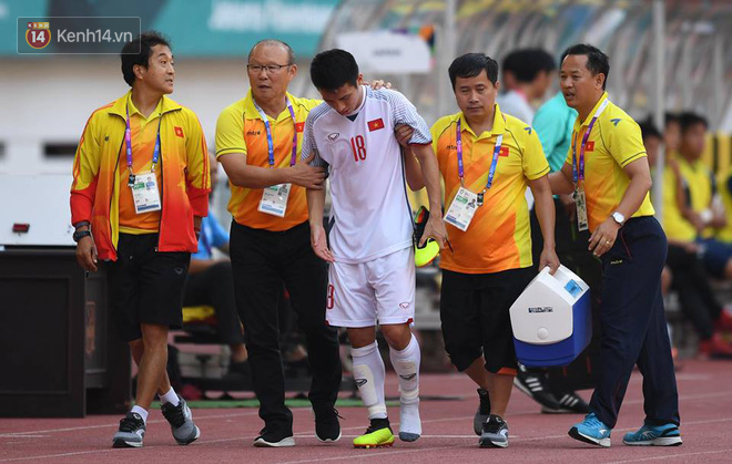 Sao Olympic Việt Nam chấn thương, nhập viện khẩn sau trận thắng Nhật Bản 1