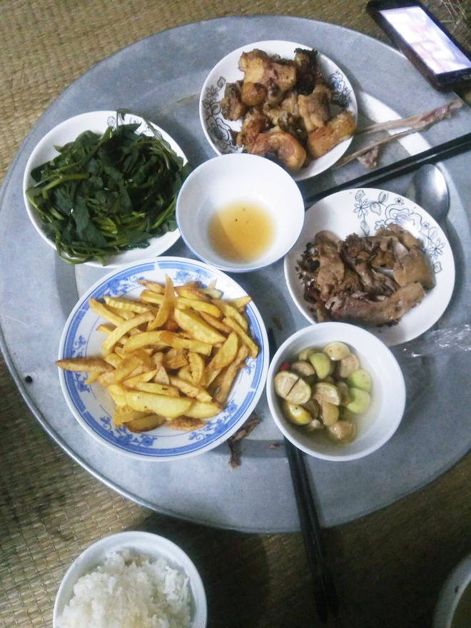 Đi làm về là lao vào nấu nướng nhưng cô vợ trẻ vẫn bị chồng chê 'không biết trình bày món ăn' 2 Đi làm về là lao vào nấu nướng nhưng cô vợ trẻ vẫn bị chồng chê 'không biết trình bày món ăn' 2