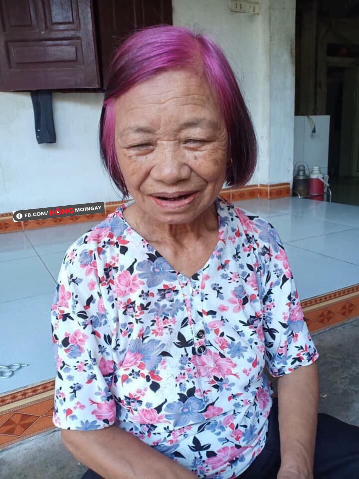 Cụ bà có mái tóc chất nhất MXH với màu tím hồng mộng mơ - Ảnh 2. Cụ bà có mái tóc chất nhất MXH với màu tím hồng mộng mơ 2