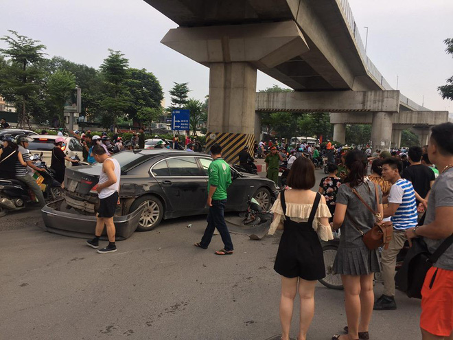 Nữ tài xế điều khiển xe BMW đâm liên hoàn trên phố Hà Nội, một người bị thương - Ảnh 6. Nữ tài xế điều khiển xe BMW đâm liên hoàn trên phố Hà Nội, một người bị thương 5