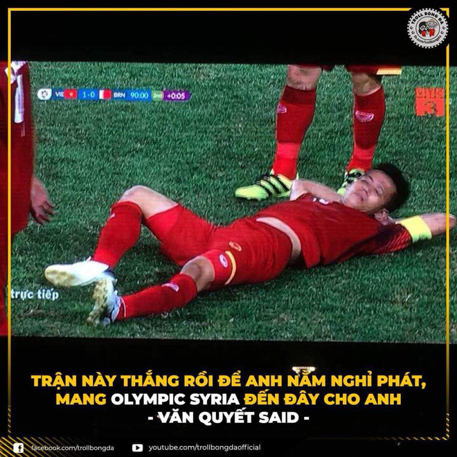 Phút bù giờ, động tác của Văn Quyết trên sân được dân mạng Việt liên tục chế ảnh - Ảnh 3. Động tác của Văn Quyết cuối trận đấu được dân mạng Việt liên tục chế ảnh 3