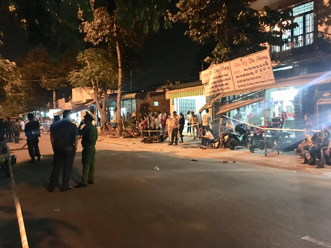 Tránh hai học sinh qua đường, ô tô tông 4 xe máy khiến 2 người tử vong - Ảnh 4. Tránh hai học sinh qua đường, ô tô tông 4 xe máy khiến 2 người tử vong 4